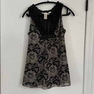 Max Studio Black/white Floral Bird Pattern Sleeveless V-neck Women's Top